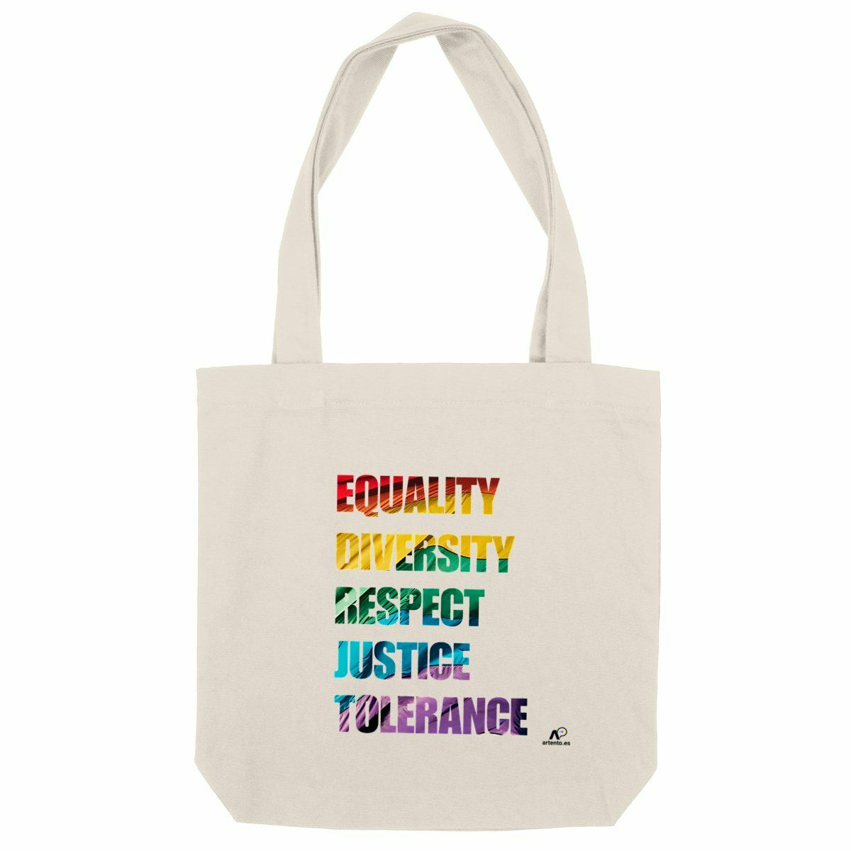 Bolso de tela color beige con las palabras «Equality, Diversity, Respect, Justice, Tolerance» en letras gruesas rellenas con los colores del Orgullo, que simbolizan valores que unen con el movimiento LGBTQ+. Haz clic para ir a la página del producto.